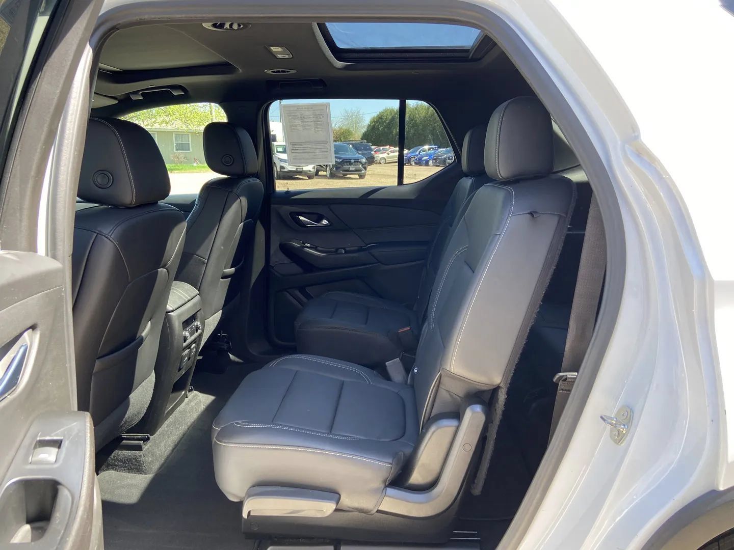 Used 2023 Chevrolet Traverse LT w/ LT Premium Package AWD/4WD image 26