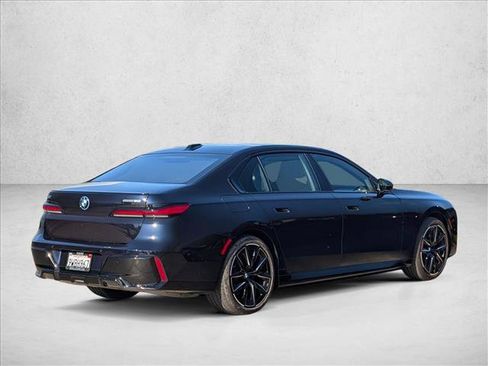 Used 2025 BMW i7 eDrive50 w/ M Sport Package RWD image 5