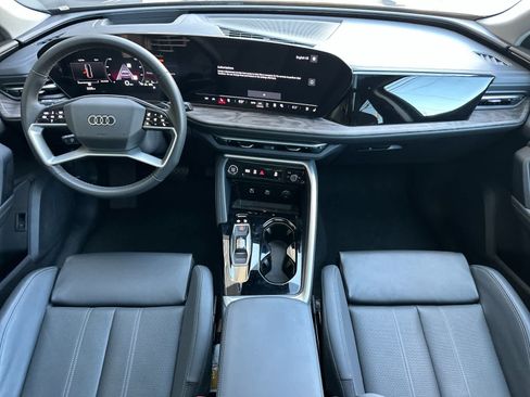 Used 2025 Audi Q5 Premium Plus w/ Premium Plus AWD/4WD image 3