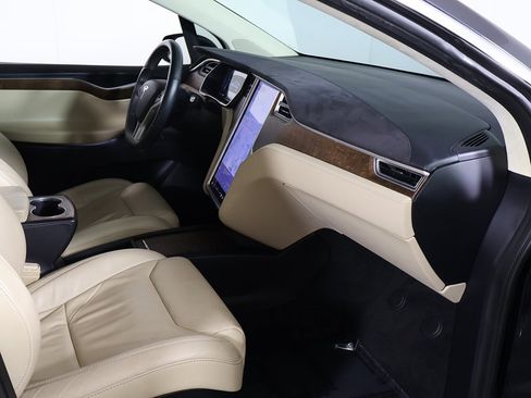 Used 2017 Tesla Model X 75D image 32