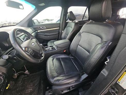 Used 2018 Ford Explorer XLT w/ Equipment Group 202A image 2