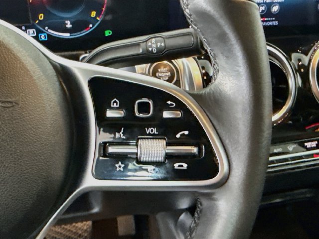 Used 2022 Mercedes-Benz GLB 250 w/ Premium Package Lite image 14