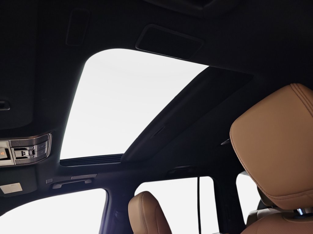 Used 2022 Lexus LX 600 4WD w/ Appearance Package image 33