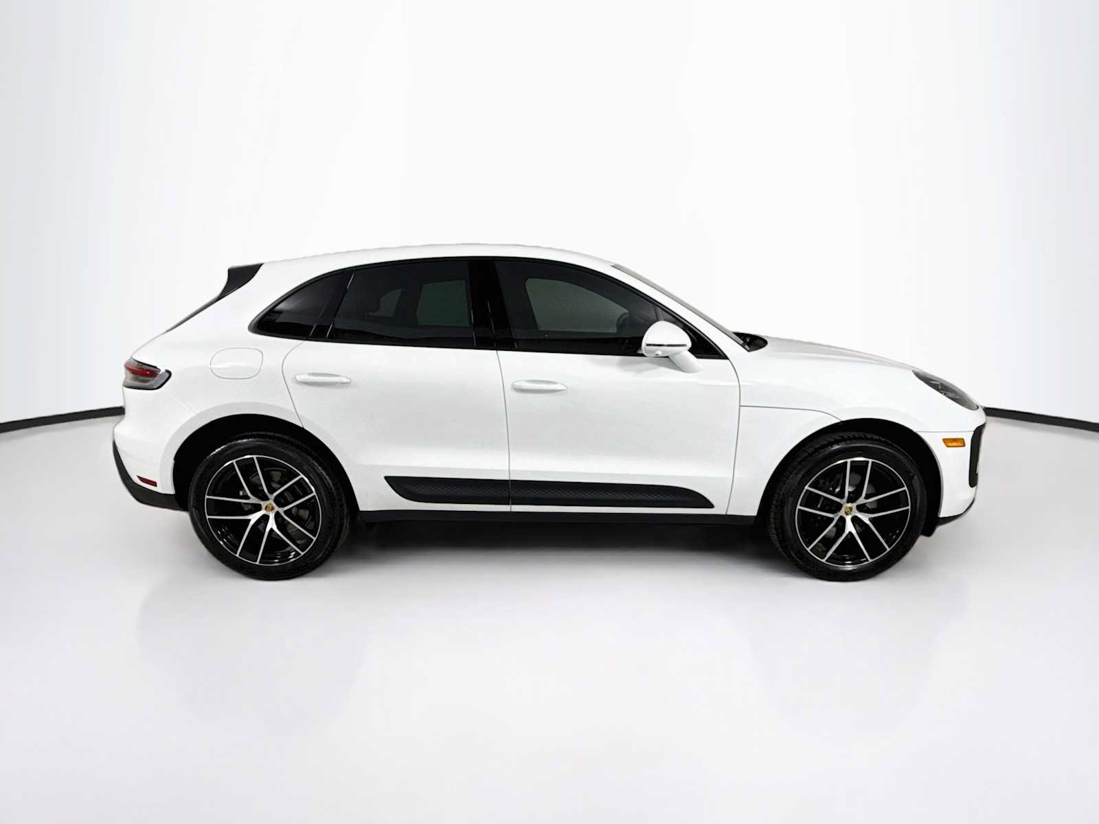 Used 2026 Porsche Macan AWD/4WD image 8