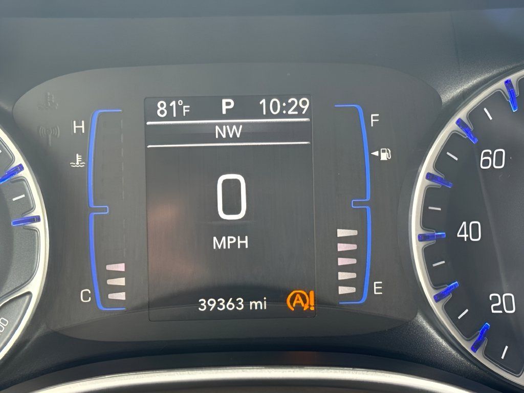 Used 2021 Chrysler Voyager Lxi w/ Cold Weather Group FWD image 14