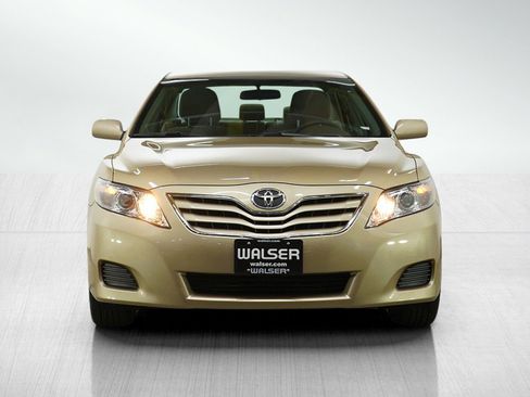 Used 2010 Toyota Camry LE image 8