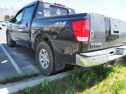 Used 2005 Nissan Titan LE w/ (U01) Nissan Navigation Pkg image 3