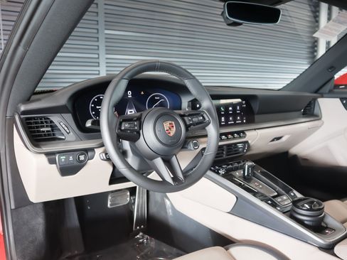 Used 2025 Porsche 911 Carrera image 4