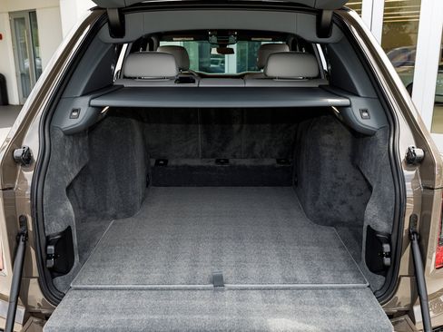 Certified 2025 Rolls-Royce Cullinan AWD/4WD image 40