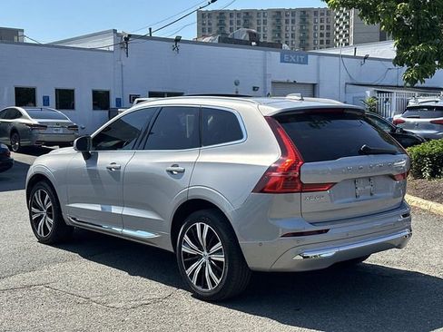 Used 2022 Volvo XC60 B5 Inscription w/ Advanced Package FWD image 4