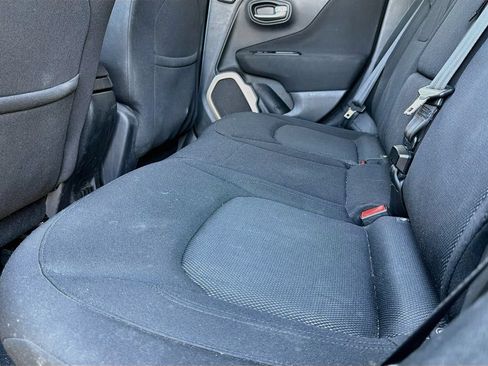 Used 2015 Jeep Renegade Latitude w/ Popular Equipment Group FWD image 9