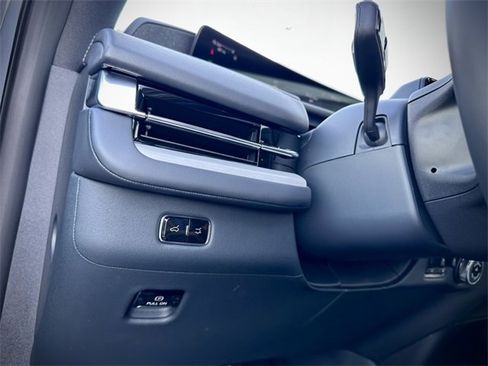 New 2025 Lincoln Navigator Reserve w/ Jet Appearance Package image 38