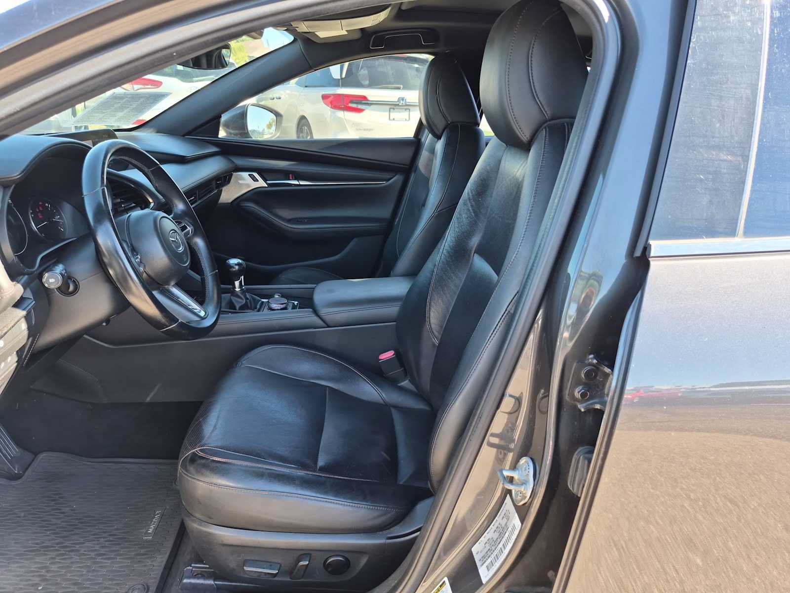 Used 2019 MAZDA MAZDA3 Hatchback w/ Premium Package FWD image 16