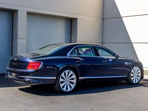 New 2026 Bentley Flying Spur V8 AWD/4WD image 4