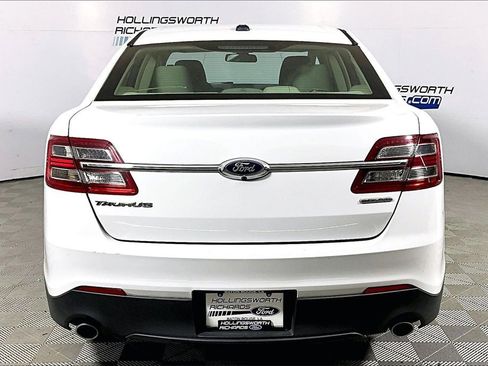 Used 2015 Ford Taurus SE image 4