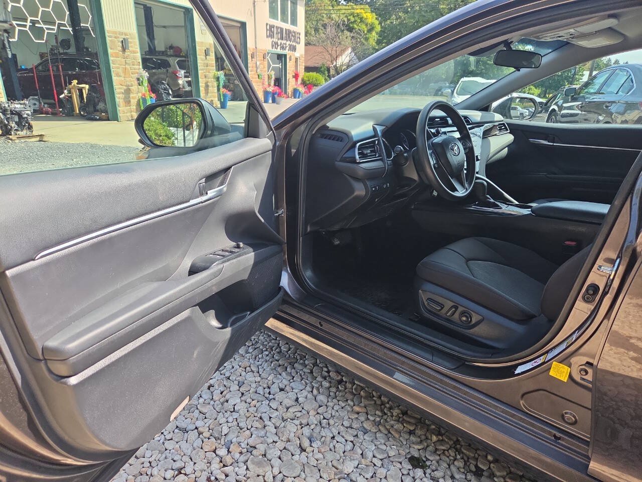Used 2019 Toyota Camry LE FWD image 17