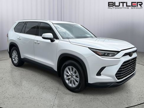 Used 2025 Toyota Grand Highlander FWD image 8