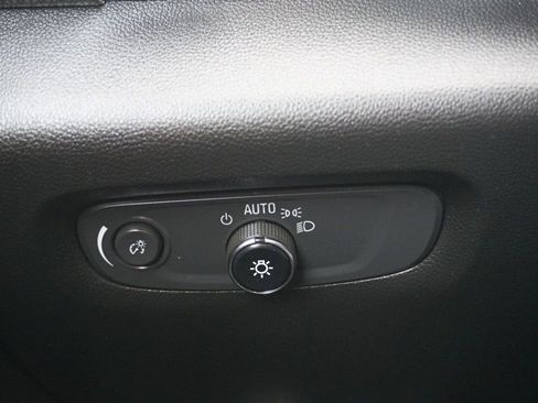 Used 2023 Chevrolet Traverse Premier image 26