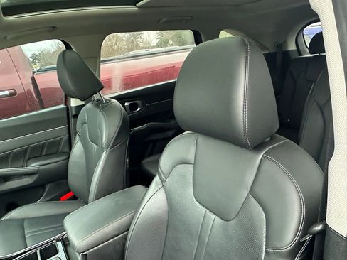Used 2024 Kia Sorento SX image 3