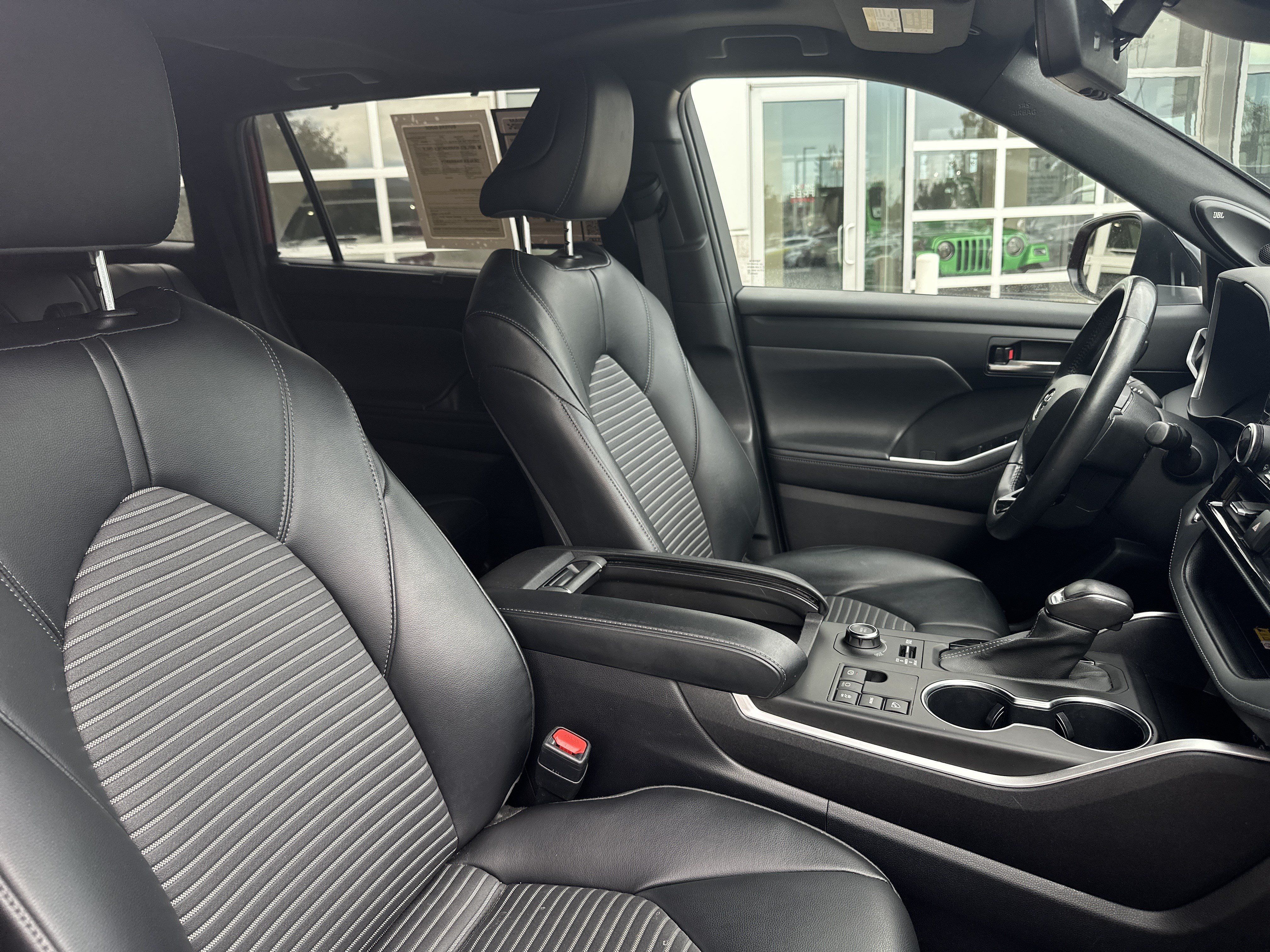 Used 2023 Toyota Highlander XSE AWD/4WD image 28