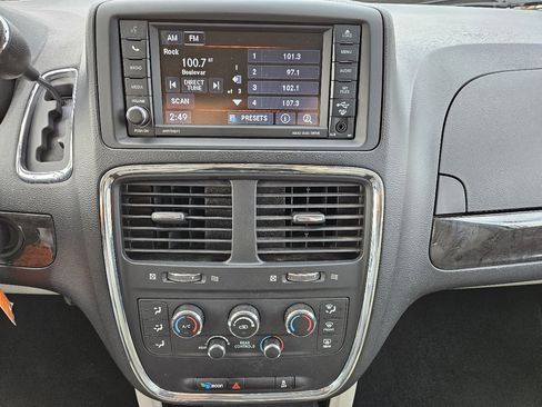 Used 2018 Dodge Grand Caravan SE image 41