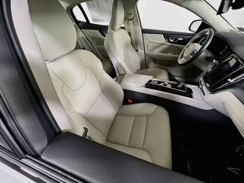 Used 2023 Volvo S60 B5 Core FWD image 27