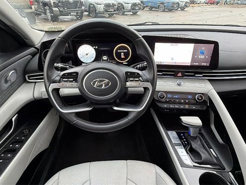 Used 2023 Hyundai Elantra Limited image 27