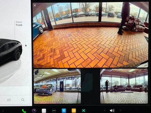 Used 2022 Tesla Model Y Long Range image 34