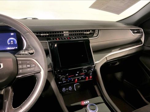 Used 2023 Jeep Grand Cherokee Altitude AWD/4WD image 6