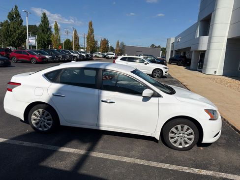 Used 2015 Nissan Sentra SV w/ Navigation Package FWD image 4