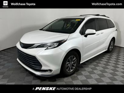 Used 2022 Toyota Sienna XLE