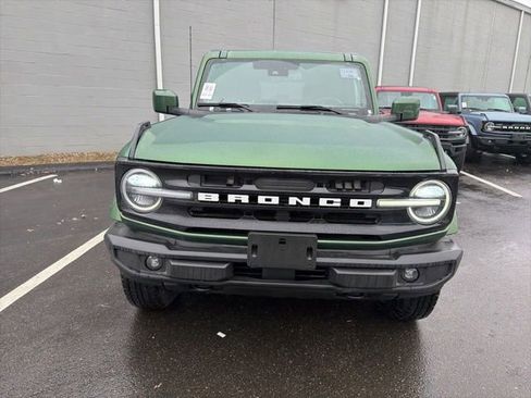 Used 2025 Ford Bronco Outer Banks image 2