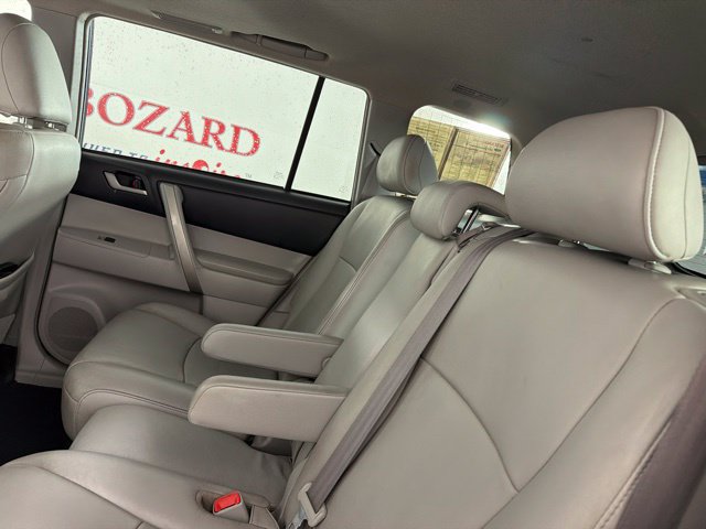 Used 2013 Toyota Highlander SE FWD image 25