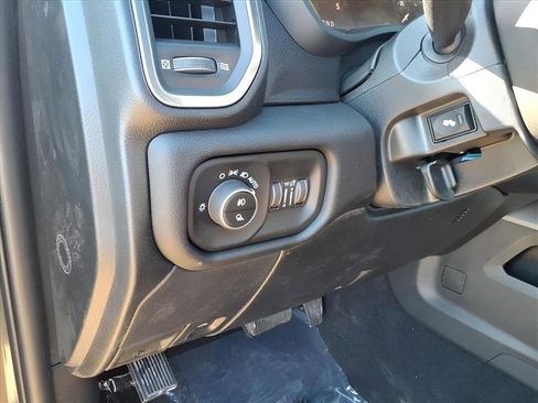 New 2026 RAM 2500 Laramie AWD/4WD image 19