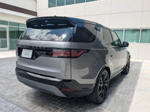 New 2025 Land Rover Discovery Dynamic SE image 4