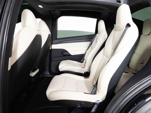 Used 2023 Tesla Model X Plaid image 19