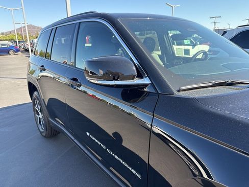 New 2025 Jeep Grand Cherokee Limited image 5