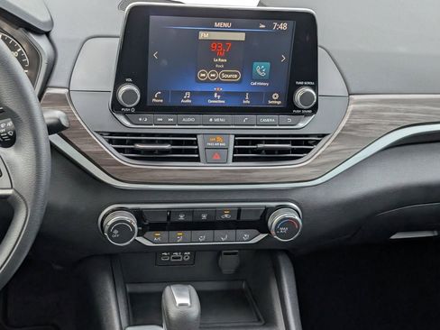 Used 2025 Nissan Altima 2.5 SV FWD image 12