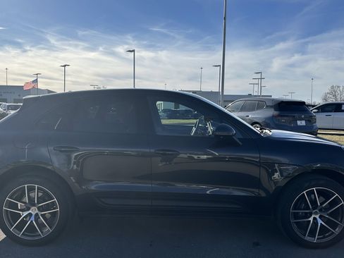 Used 2024 Porsche Macan image 11