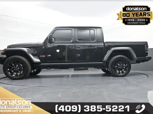 Used 2025 Jeep Gladiator Overland AWD/4WD image 14