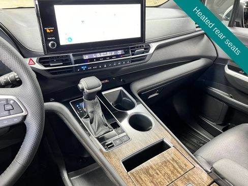 Used 2025 Toyota Sienna Platinum AWD/4WD image 18