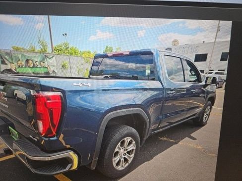 Used 2020 GMC Sierra 1500 SLE w/ SLE Value Package AWD/4WD image 3