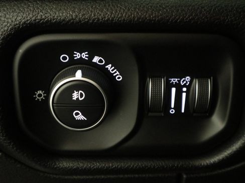 Used 2019 RAM 1500 Big Horn image 32