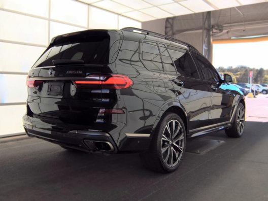 Used 2022 BMW X7 M50i AWD/4WD image 3