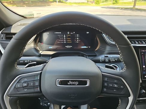 Used 2023 Jeep Grand Cherokee L Laredo AWD/4WD image 22