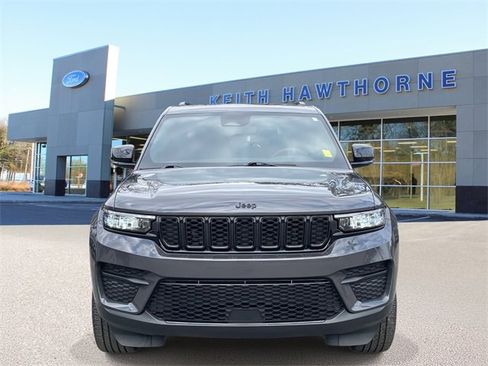 Used 2023 Jeep Grand Cherokee Altitude image 2