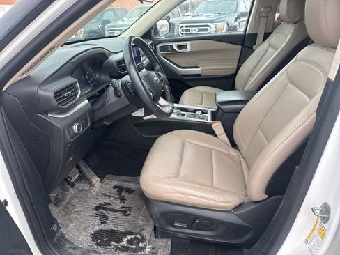 Used 2020 Ford Explorer XLT w/ Equipment Group 202A image 4