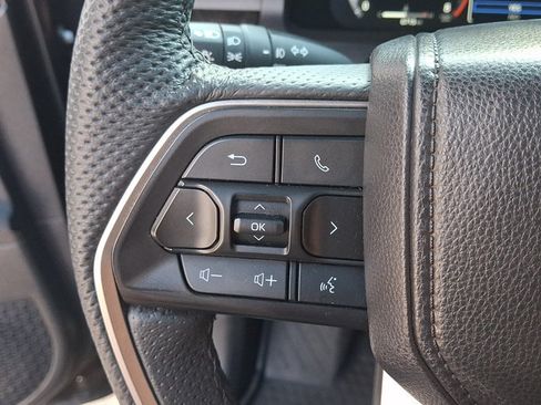 Used 2025 Toyota Tacoma Limited AWD/4WD image 22