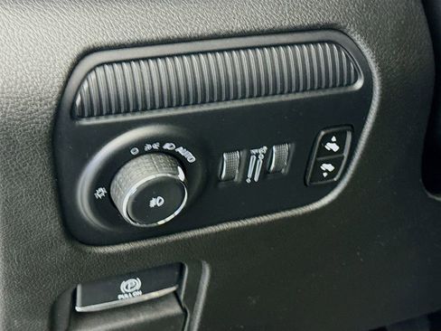 Used 2024 Jeep Wagoneer L Series II w/ Flexible Seating Group image 10