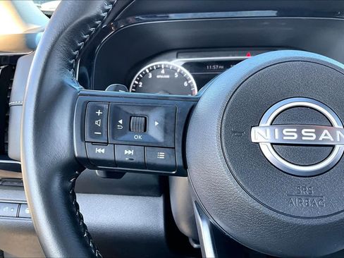 Used 2025 Nissan Pathfinder SV image 23